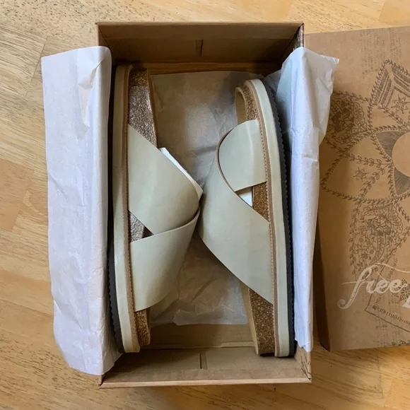 NIB FREE PEOPLE Sidelines Footbed Sandals Dove Grey - Picture 10 of 16